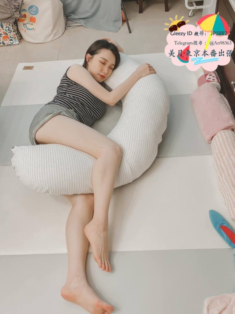 2-19-768x1024 👉色白美肌 × スレンダー美女。