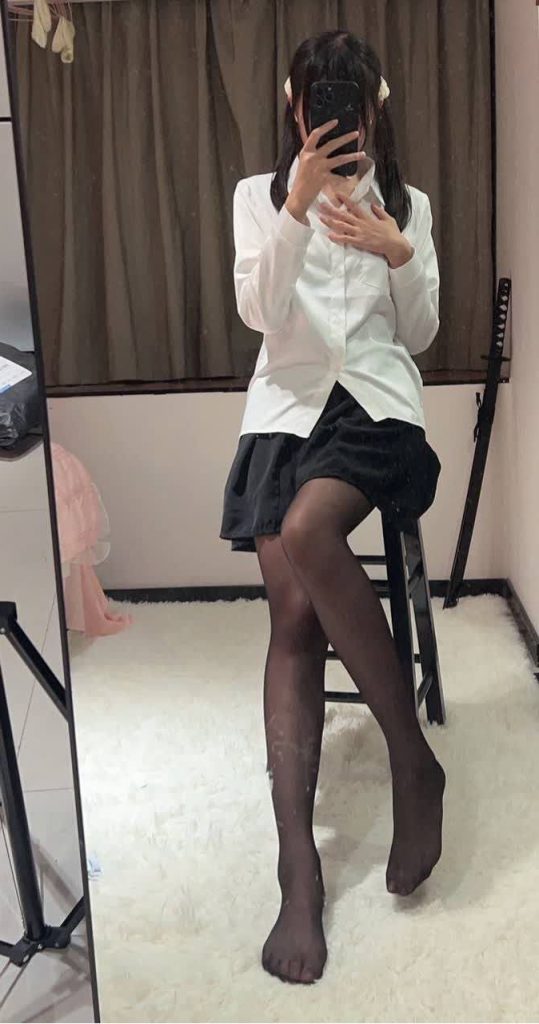 6-1-539x1024 🌸 Cカップ×20歳×ミニスカ制服