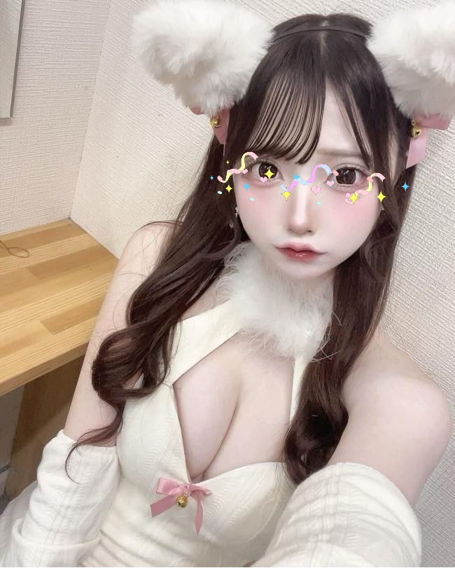 90 👉 美白肌 × エロ可愛い。