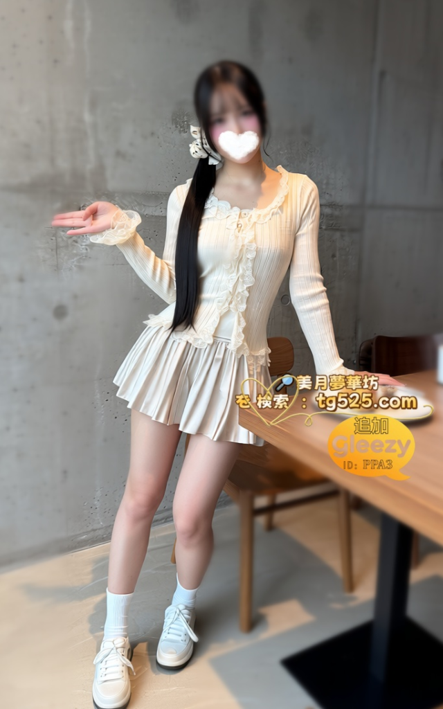 image-63-640x1024 東京 番号：29- 6102豊かな白皙の美乳と滑らかな肌